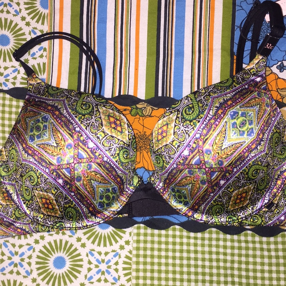 NWT Victoria’s Secret Push Up Bra 32C $49.50